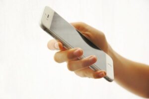 iPhoneの画面の明るさが勝手に変わる4つの原因と対処法!!